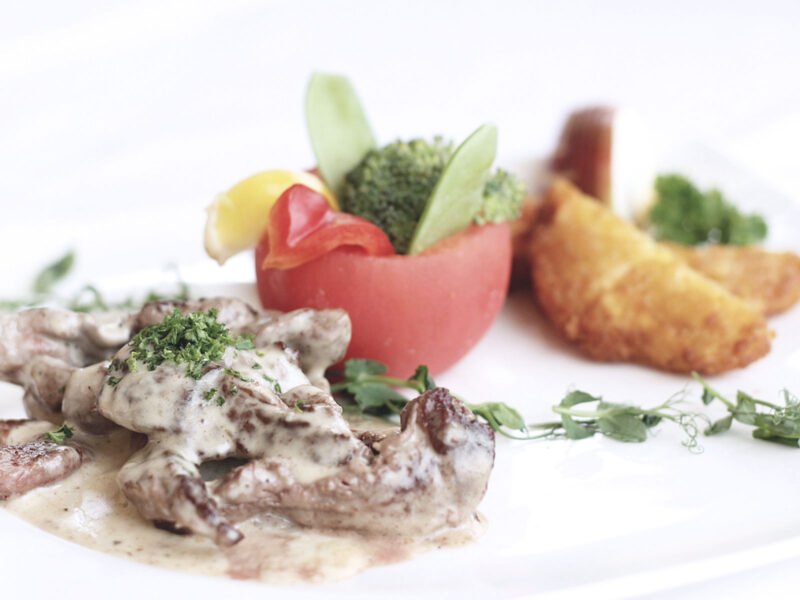 Beef fillet steak with bearnaise sauce and potatoes